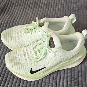 Nike Infinity Run 4 - Size 9 5 WIDE